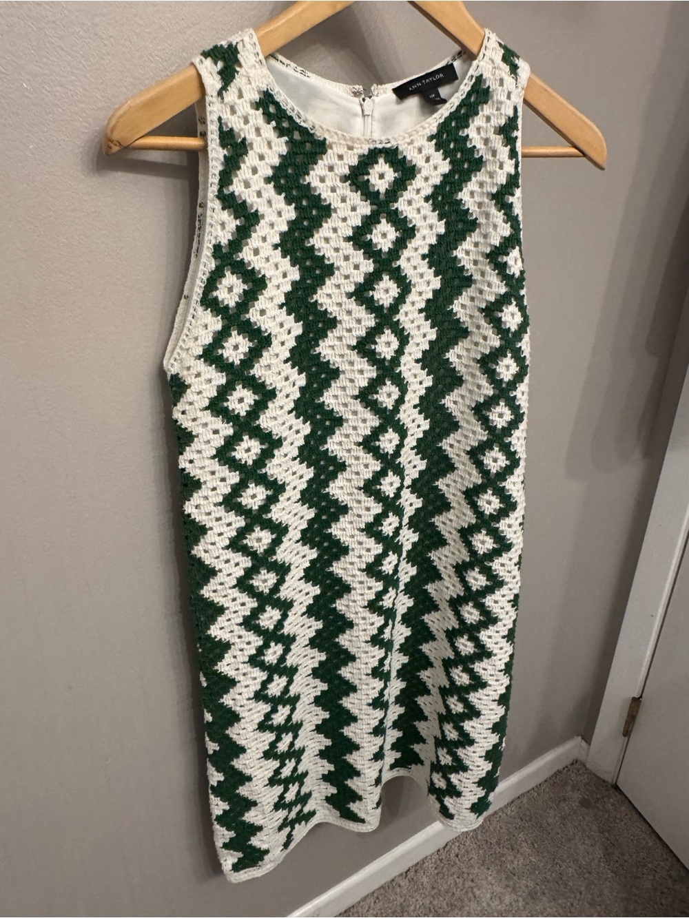Ann Taylor Loft Sleeveless Green & White Patterned Knit Dress
